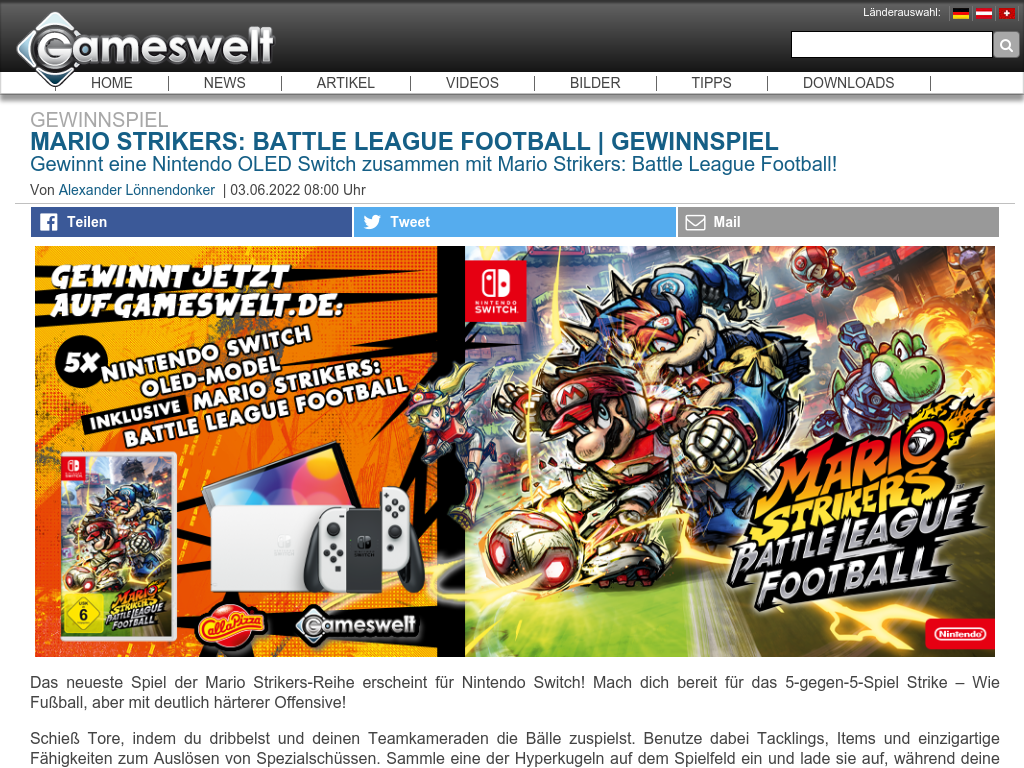  eine Nintendo OLED Switch zusammen mit Mario Strikers: Battle League Football!
